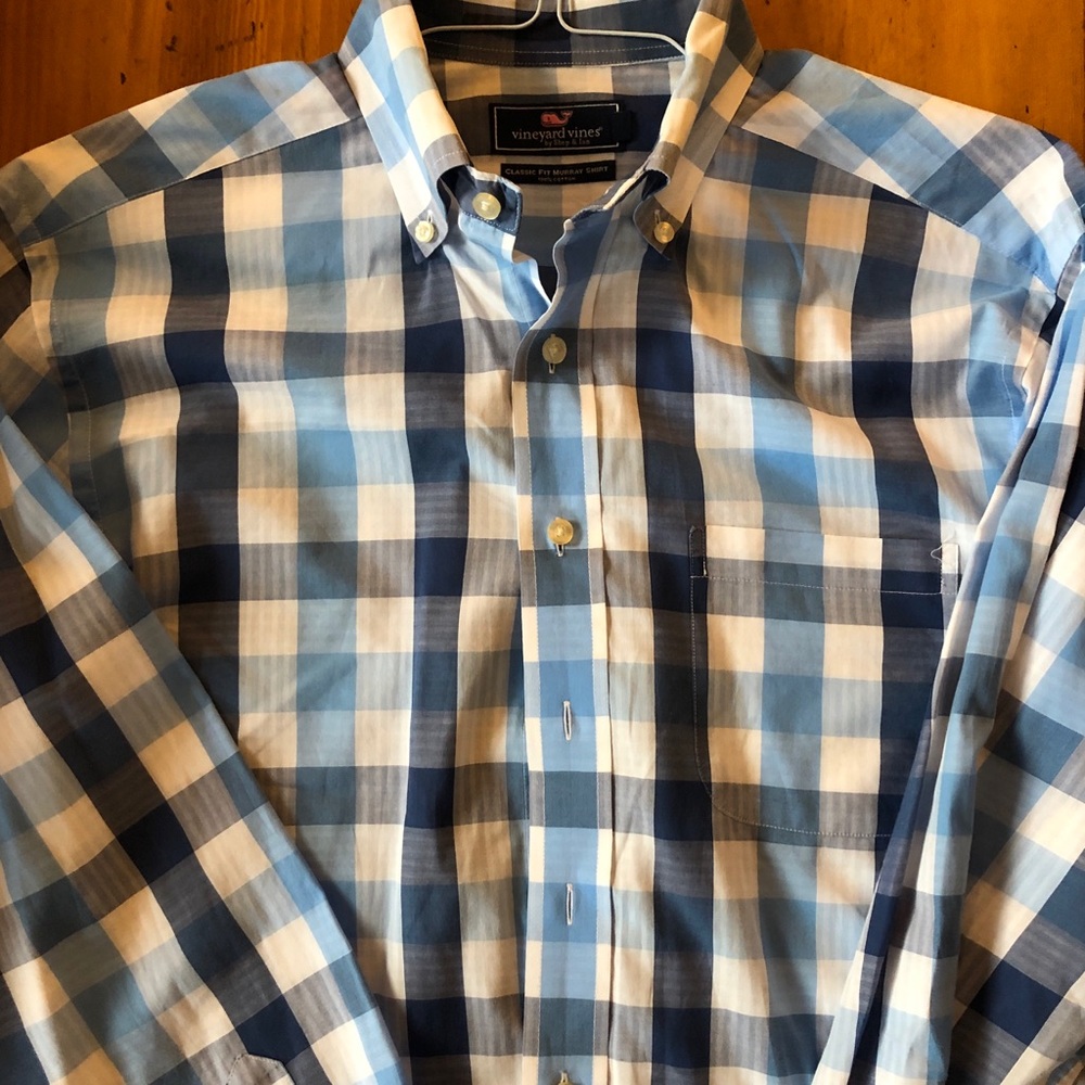 Like-new Men’s Vineyard Vines button down shirt